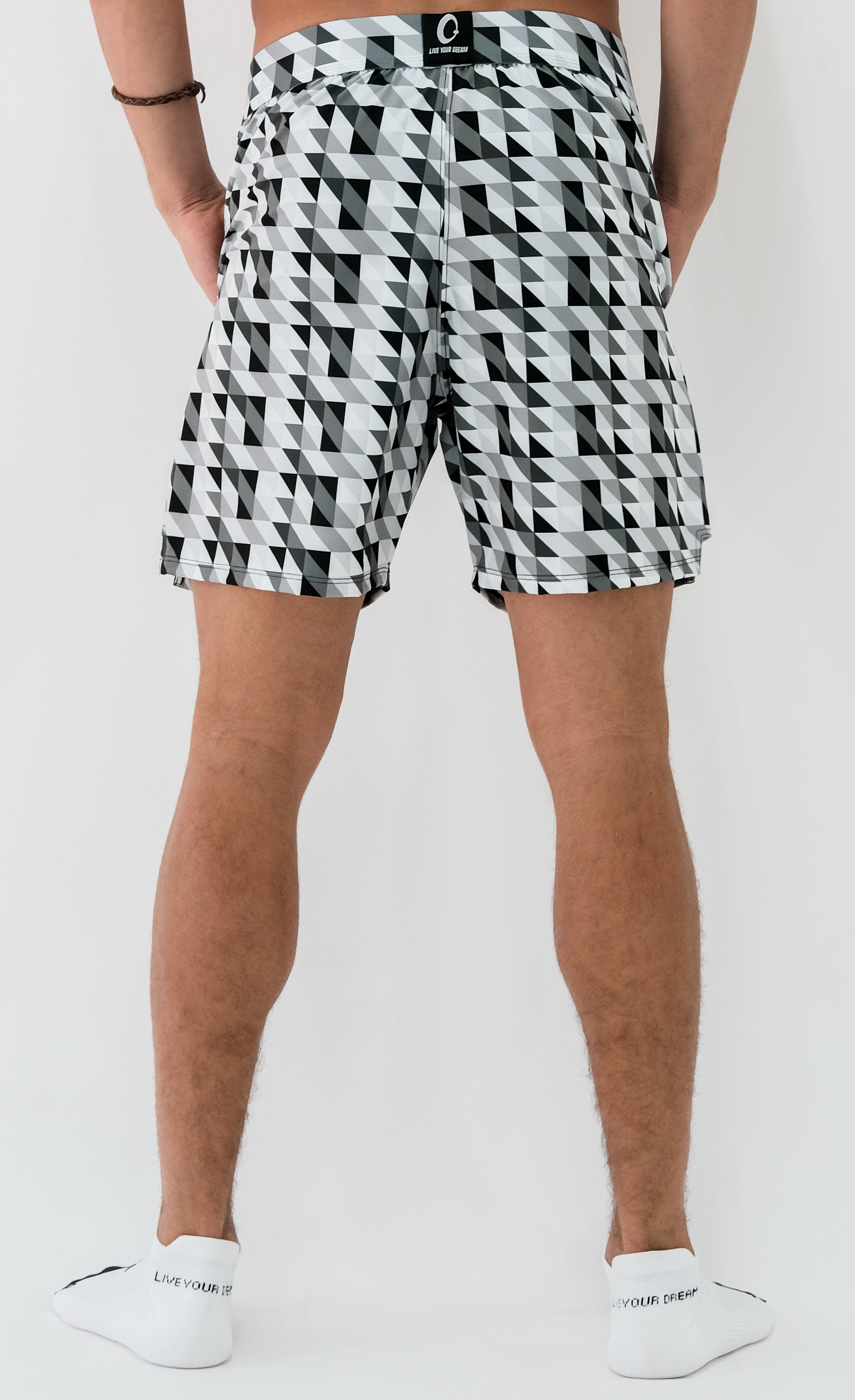 Men's fitness short recycled triangles